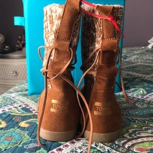 Toms Shoes - TOMS TAN SUEDE WINTER BOOTS 🥾 ❄️ Toms Shoes - TOMS TAN SUEDE WINTER BOOTS 🥾 ❄️